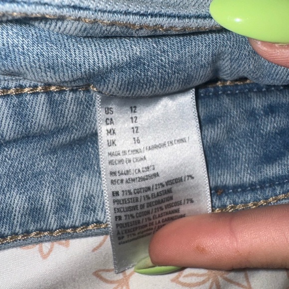 AE Shorts - Picture 2 of 3